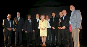 Yves Beauchamp (directeur de l’ÉTS), Robert Dumontet (directeur du Centech), Marc Beausoleil (directeur du service aux entreprises au RESO), Marc Picard (directeur général du FDEM), Marguerite Blais (députée de Saint-Henri-Sainte-Anne et ministre responsable des Aînés), Christian Houle (président du CA de la CDEC Centre-Nord), Marc-André Perron (directeur général de la CDEC Ahuntsic-Cartierville), Didier Fleury (directeur général de la CDEST), Richard Deschamps (vice-président du comité exécutif, responsable du développement économique de la Ville de Montréal) et Christian O'Leary (président du CA de la CDEC Centre-Sud Plateau Mont-Royal) Yves Beauchamp (directeur de lâÃTS), Robert Dumontet (directeur du Centech), Marc Beausoleil (directeur du service aux entreprises au RESO), Marc Picard (directeur général du FDEM), Marguerite Blais (députée de Saint-Henri-Sainte-Anne et ministre responsable des Aînés), Christian Houle (président du CA de la CDEC Centre-Nord), Marc-André Perron (directeur général de la CDEC Ahuntsic-Cartierville), Didier Fleury (directeur général de la CDEST), Richard Deschamps (vice-président du comité exécutif, responsable du développement économique de la Ville de Montréal) et Christian O'Leary (président du CA de la CDEC Centre-Sud Plateau Mont-Royal)